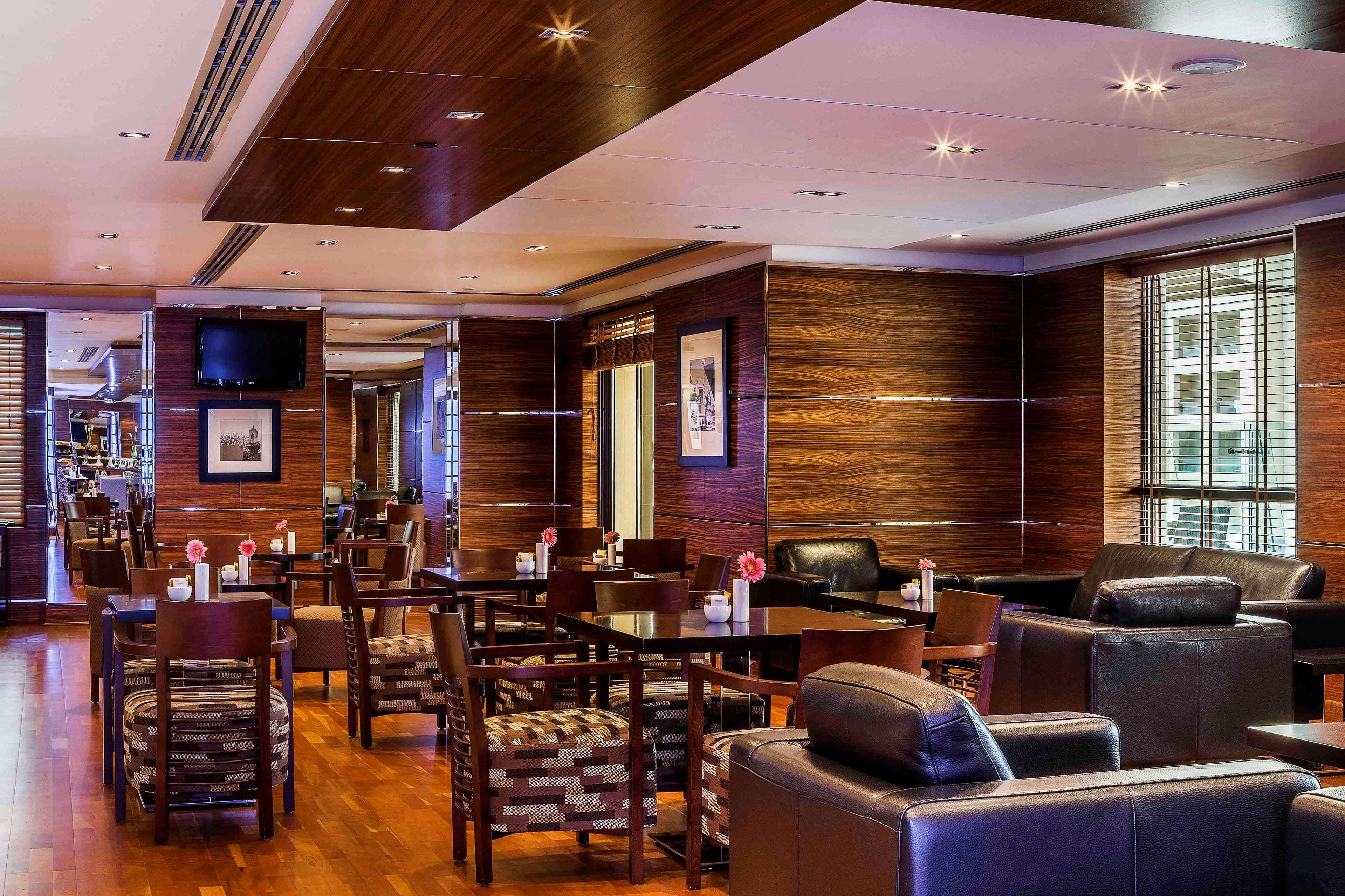 Hilton Dubai The Walk Hotel Екстериор снимка