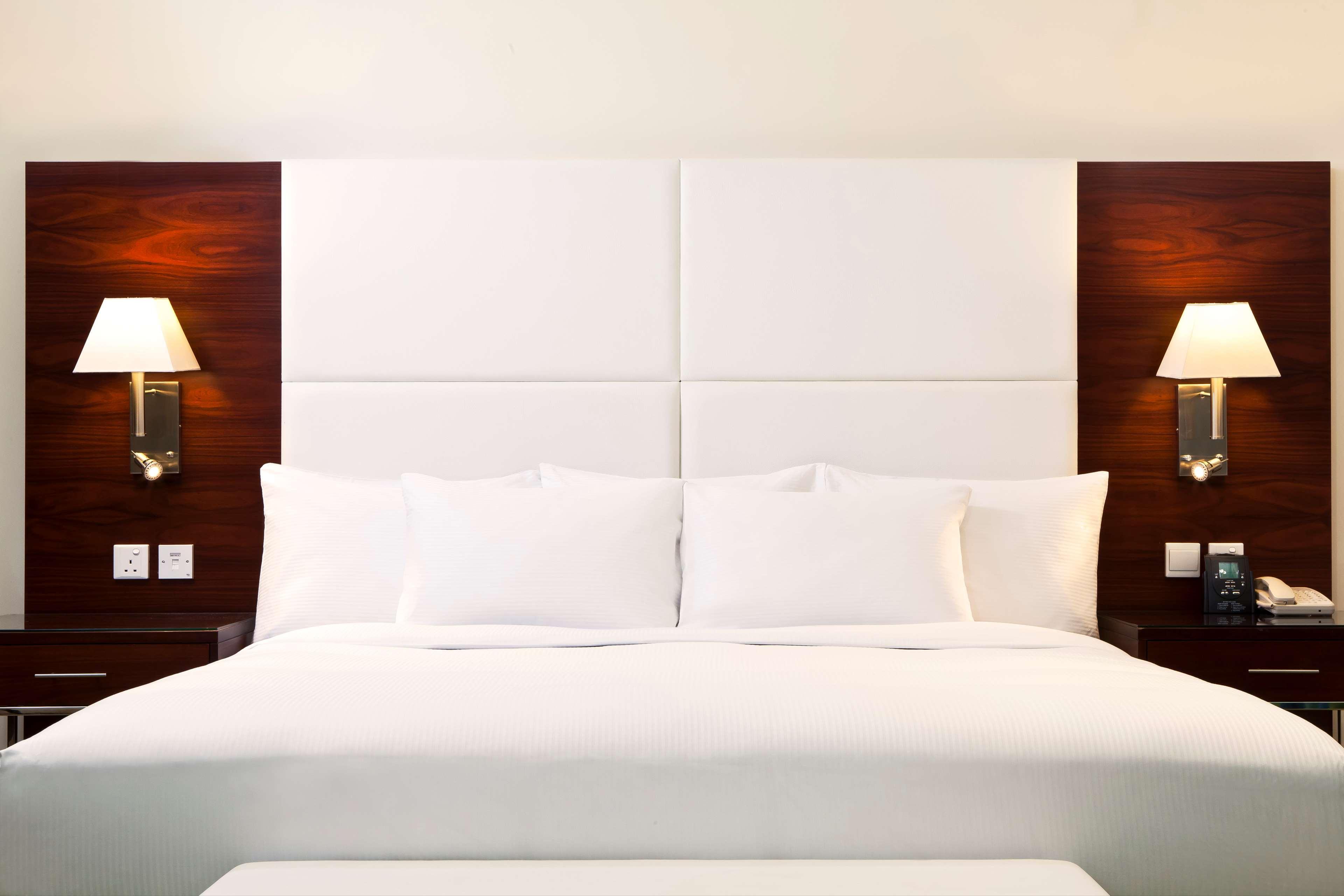 Hilton Dubai The Walk Hotel Екстериор снимка