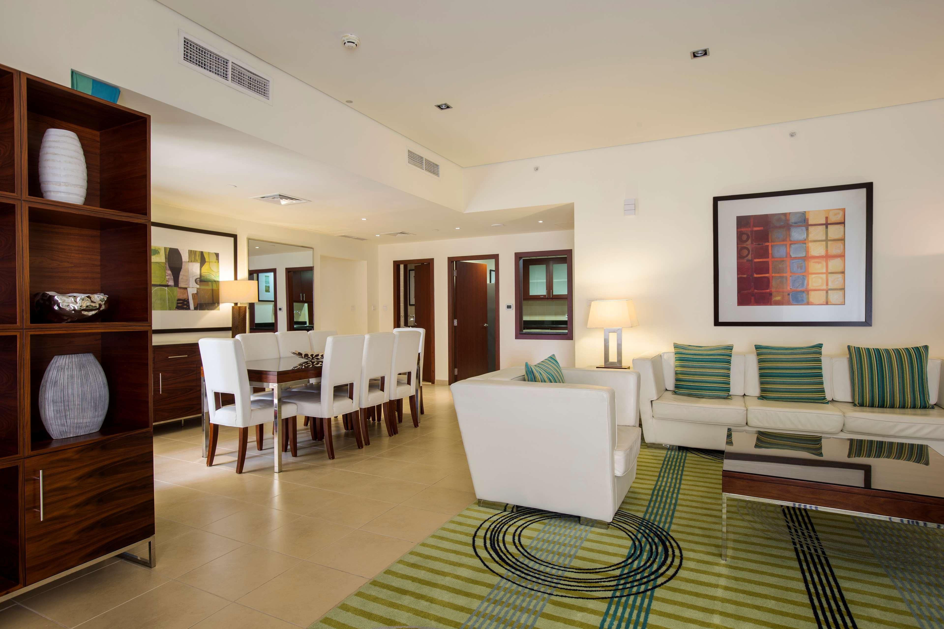 Hilton Dubai The Walk Hotel Екстериор снимка