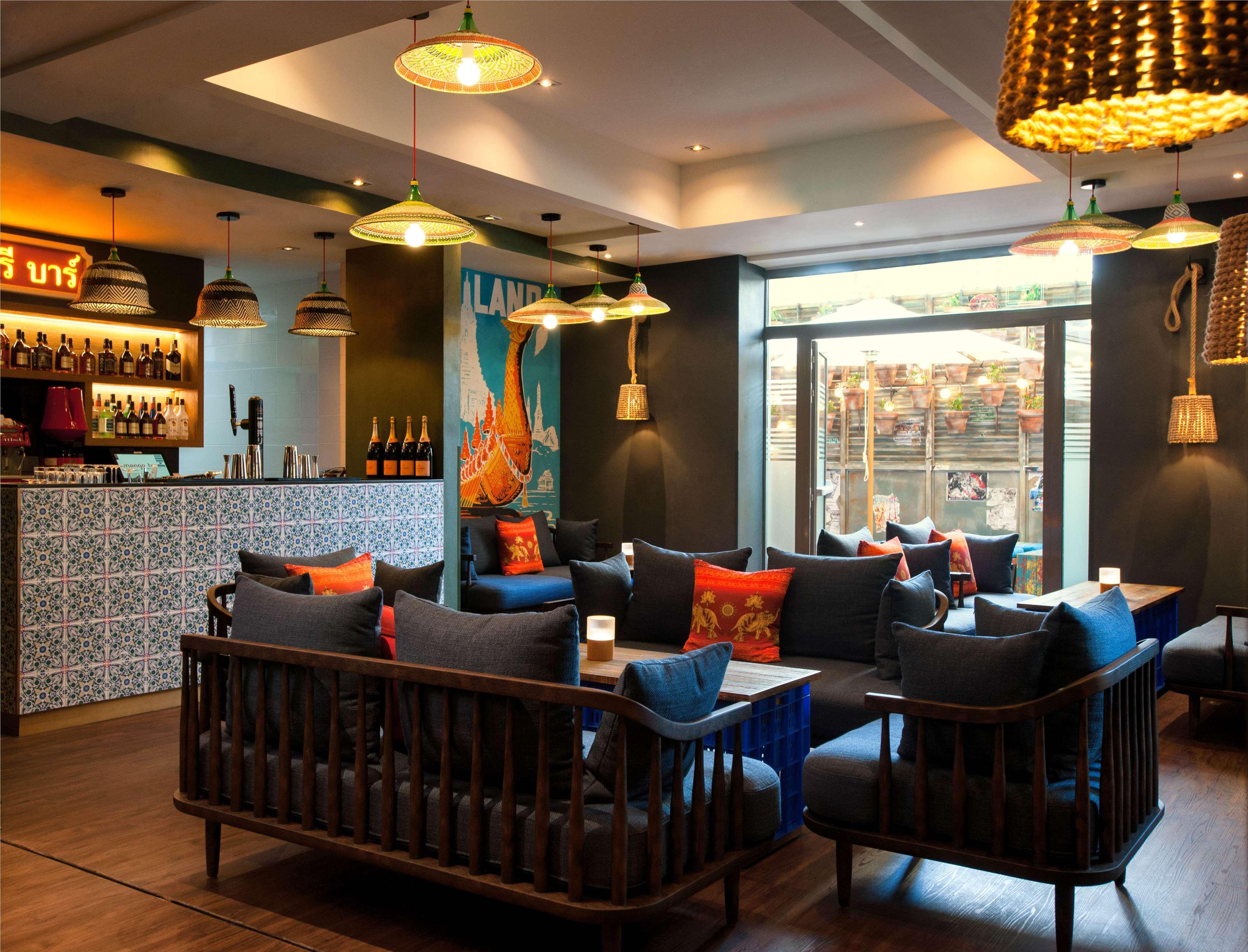 Hilton Dubai The Walk Hotel Екстериор снимка