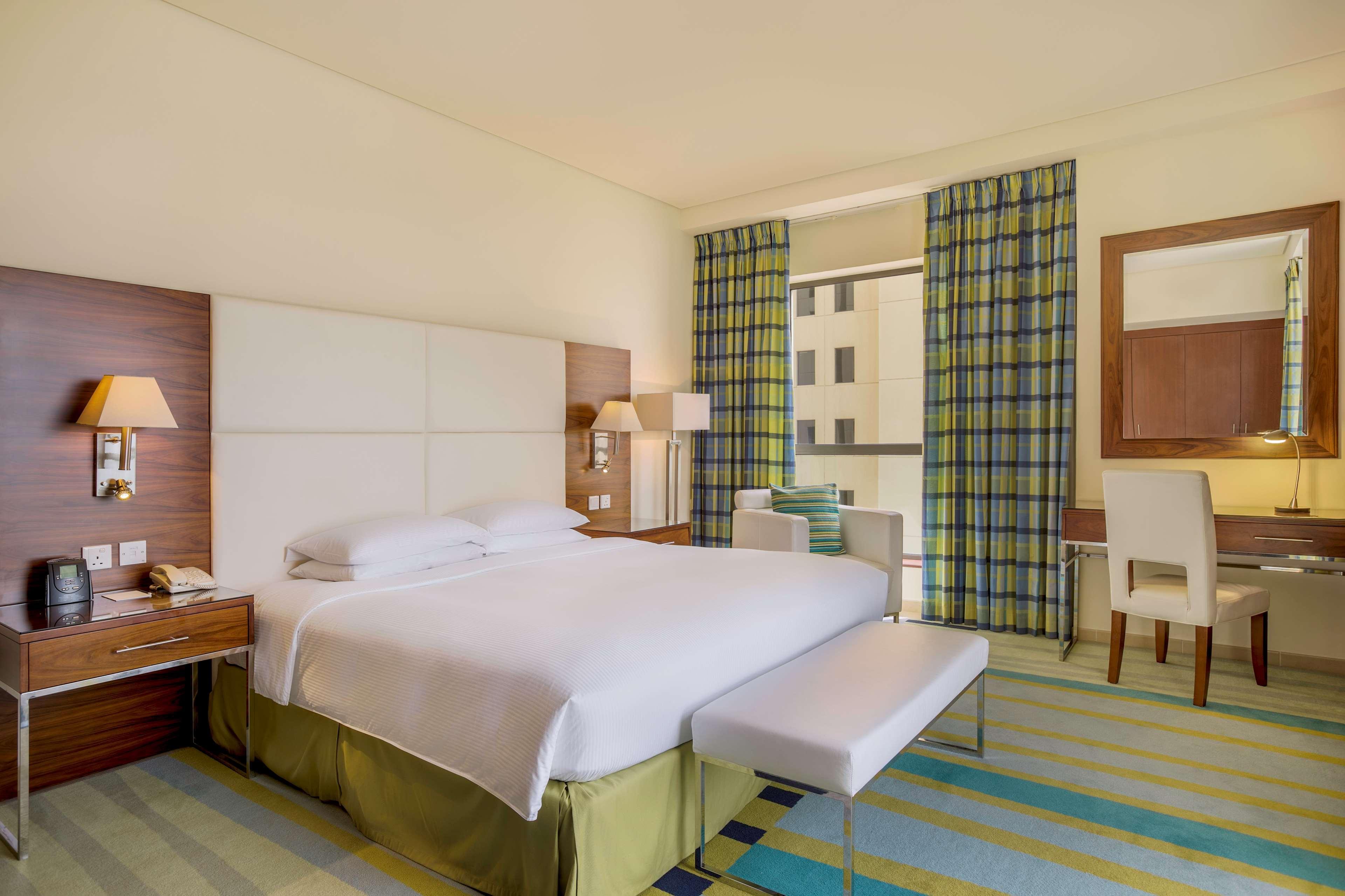Hilton Dubai The Walk Hotel Екстериор снимка