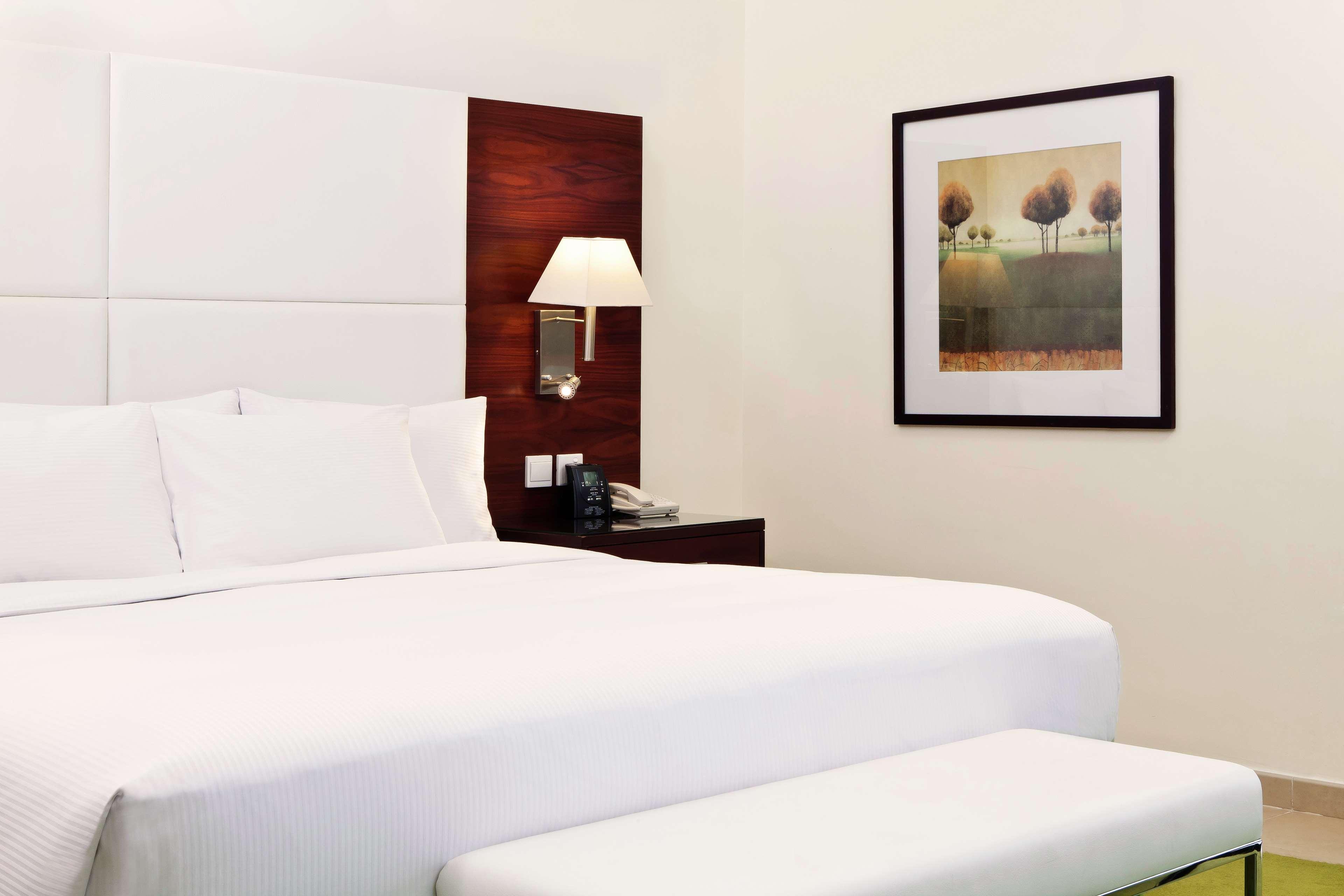 Hilton Dubai The Walk Hotel Екстериор снимка
