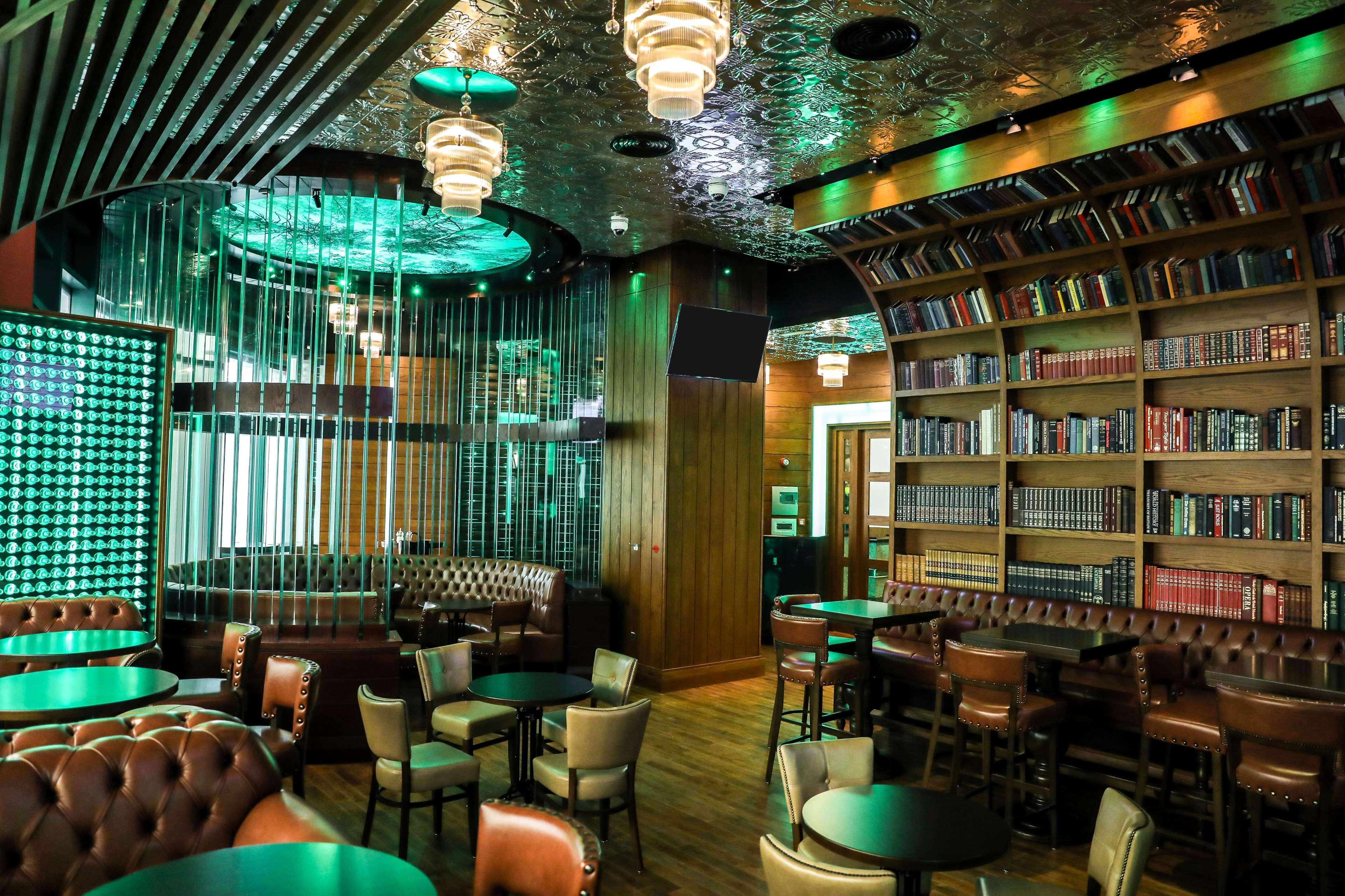 Hilton Dubai The Walk Hotel Екстериор снимка