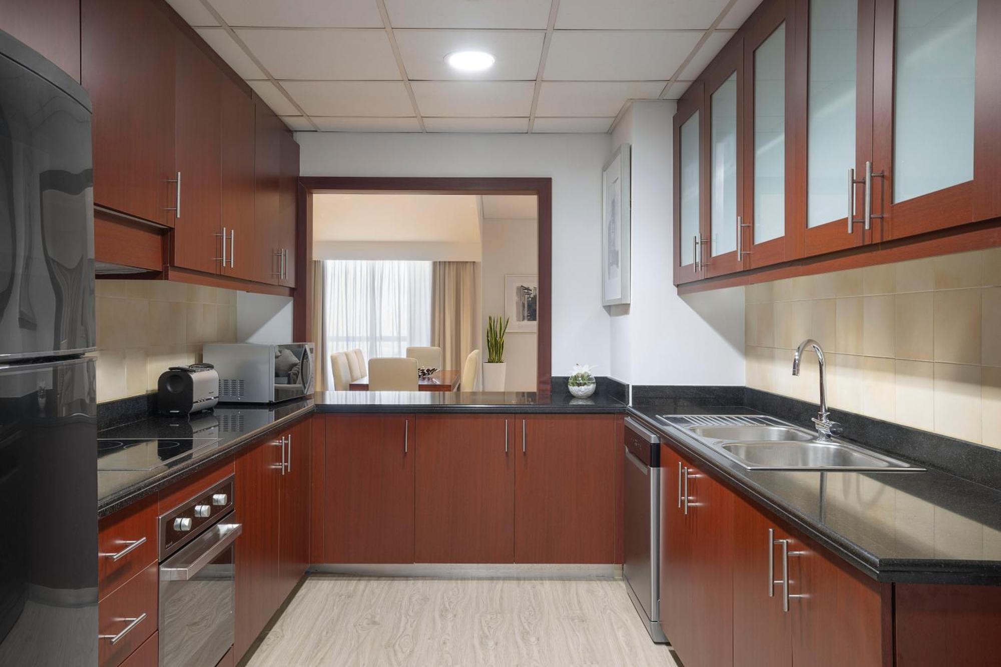 Hilton Dubai The Walk Hotel Екстериор снимка