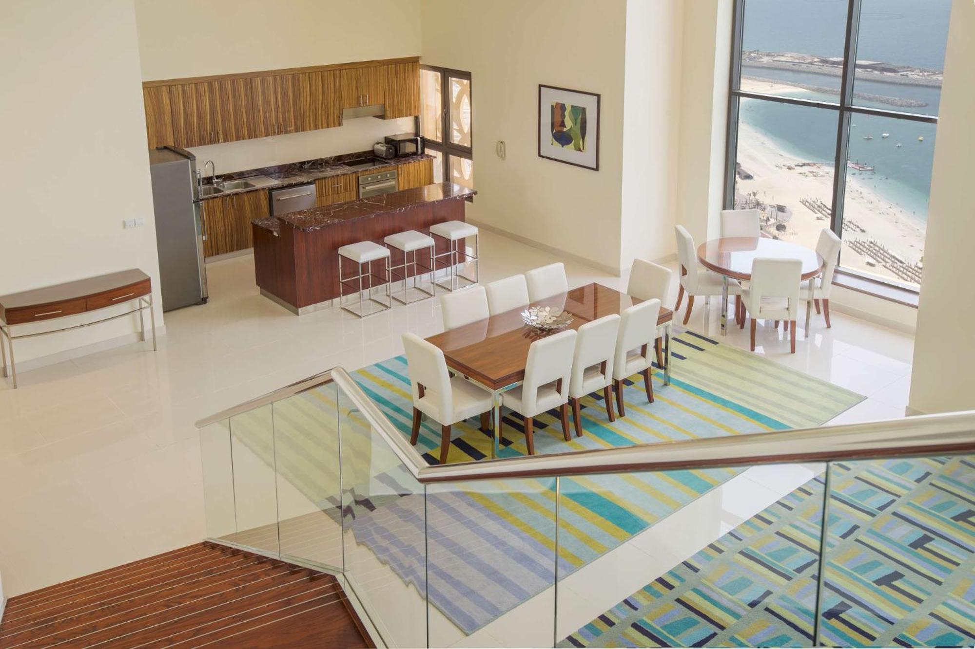Hilton Dubai The Walk Hotel Екстериор снимка