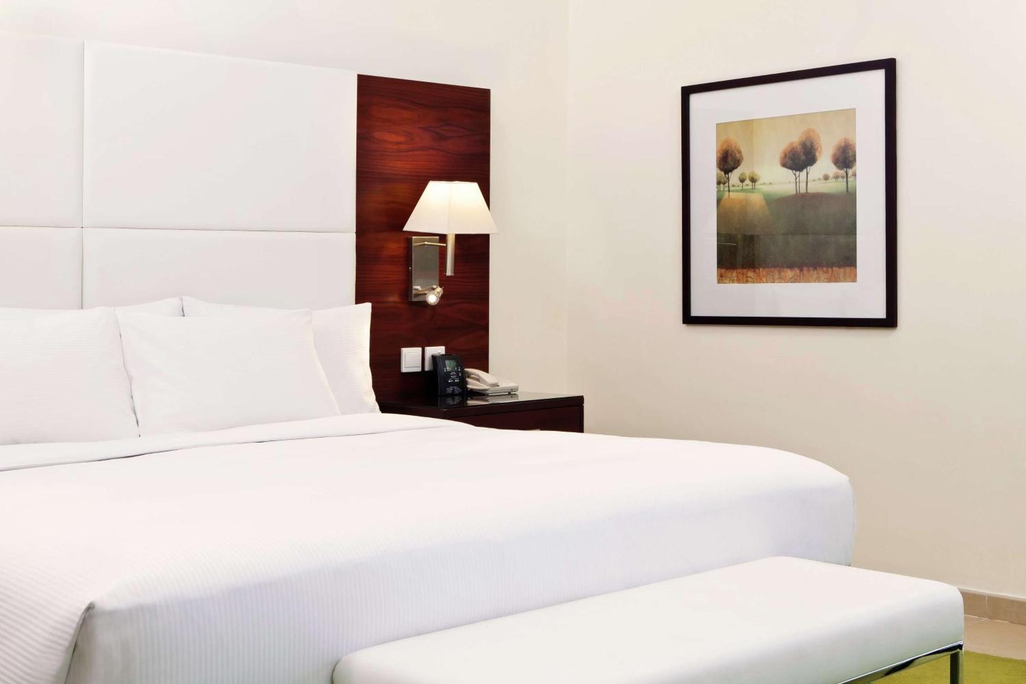 Hilton Dubai The Walk Hotel Екстериор снимка
