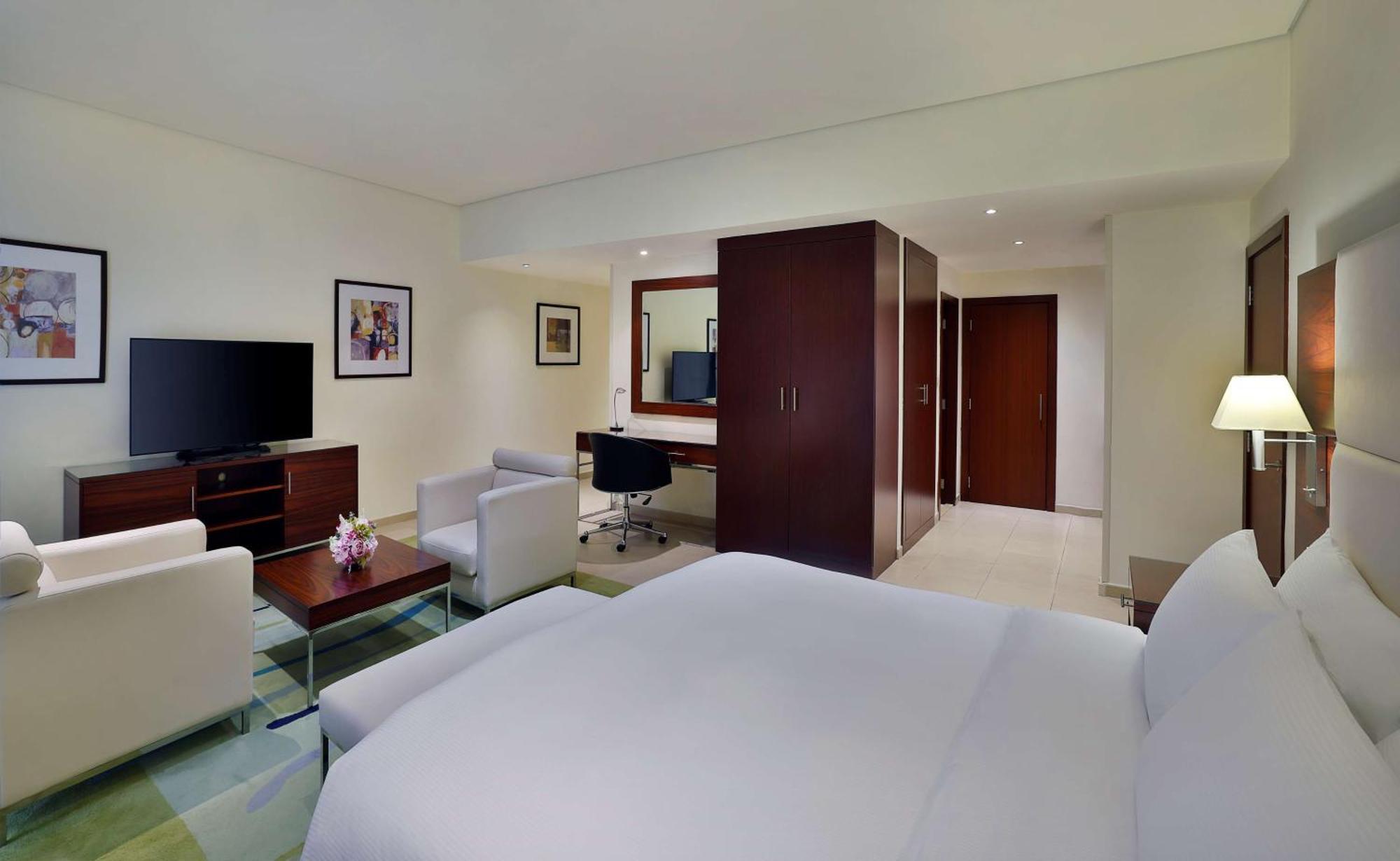 Hilton Dubai The Walk Hotel Екстериор снимка