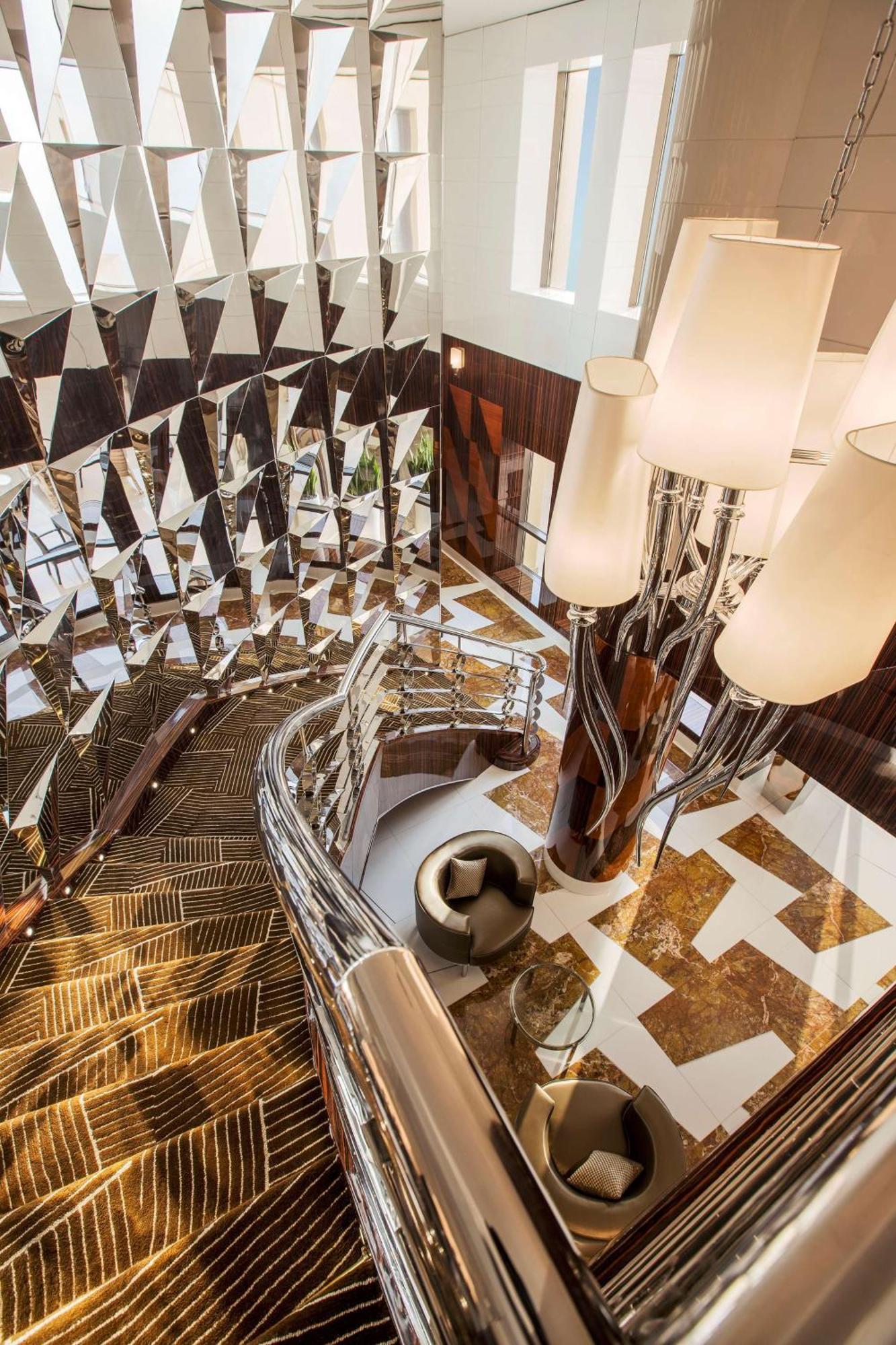 Hilton Dubai The Walk Hotel Екстериор снимка