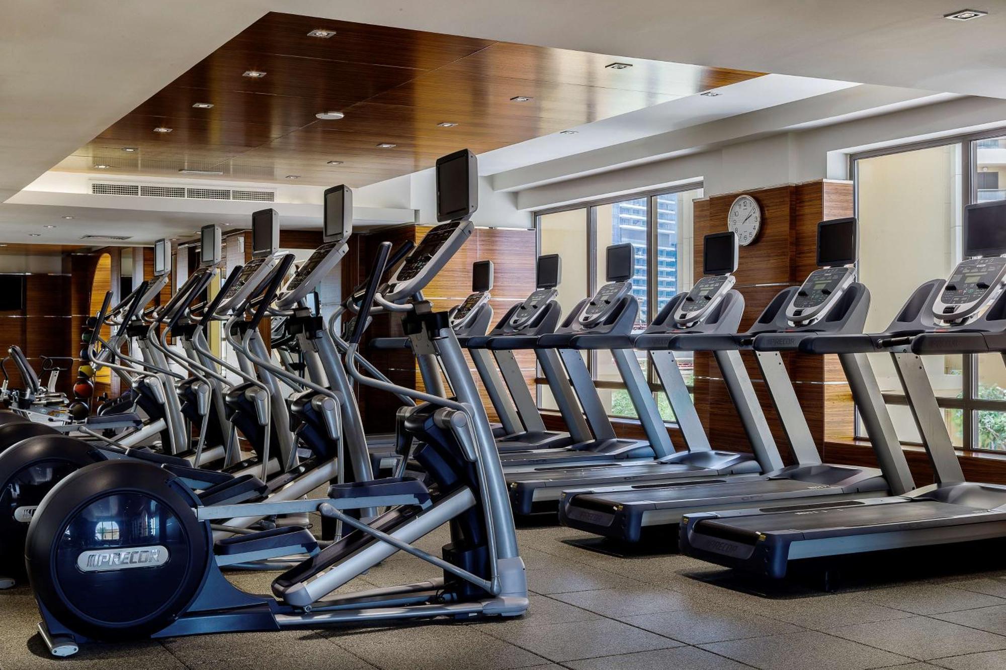 Hilton Dubai The Walk Hotel Екстериор снимка