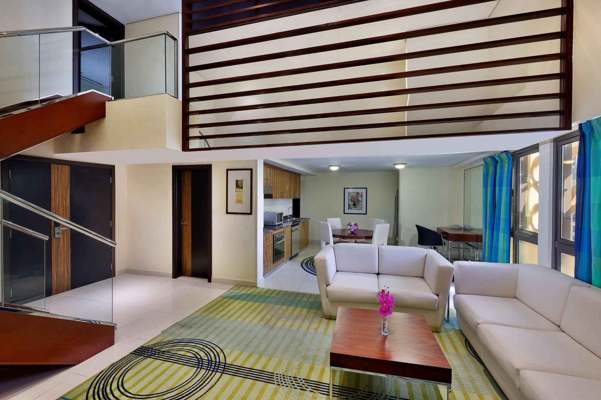 Hilton Dubai The Walk Hotel Екстериор снимка