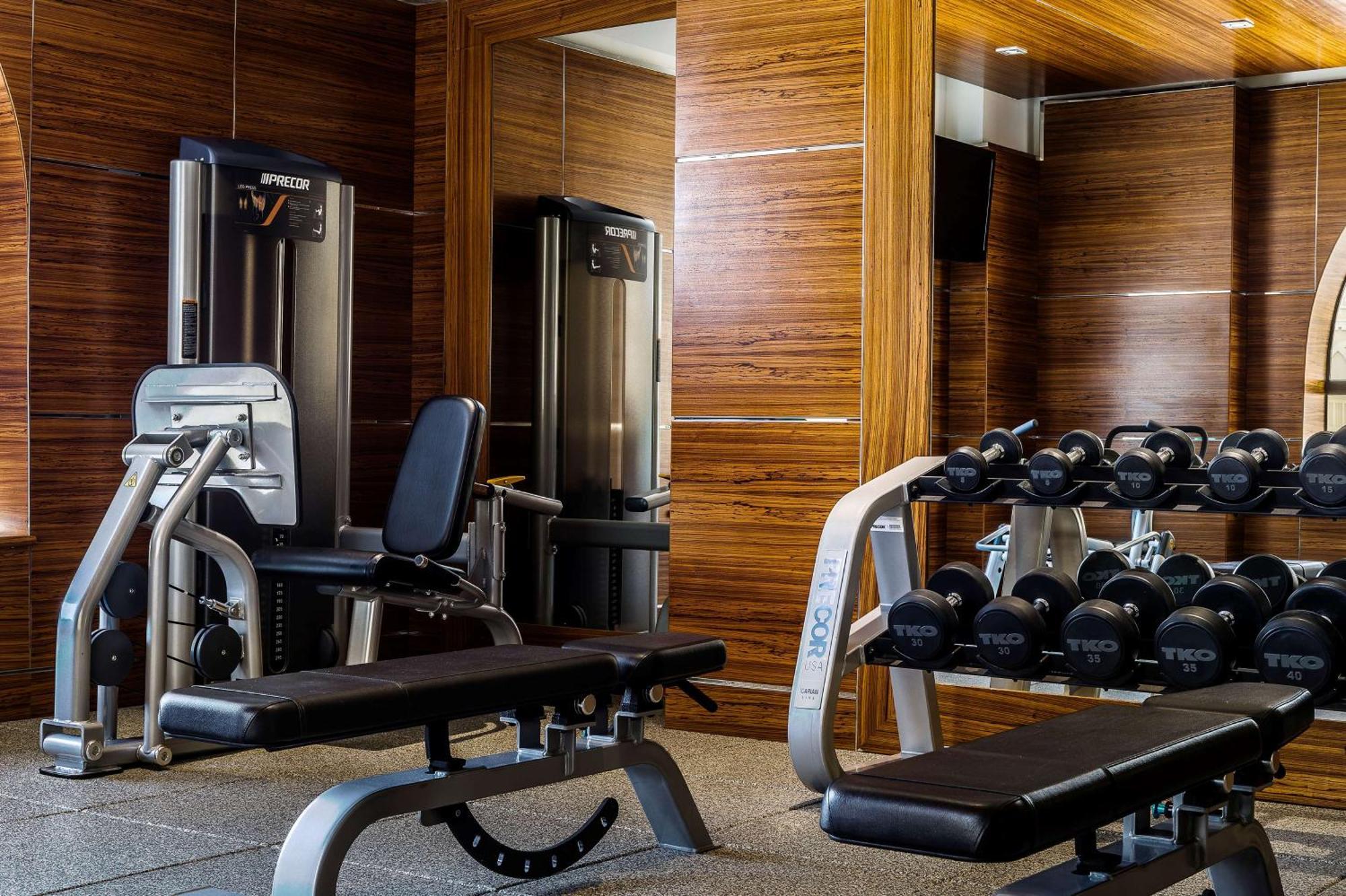 Hilton Dubai The Walk Hotel Екстериор снимка