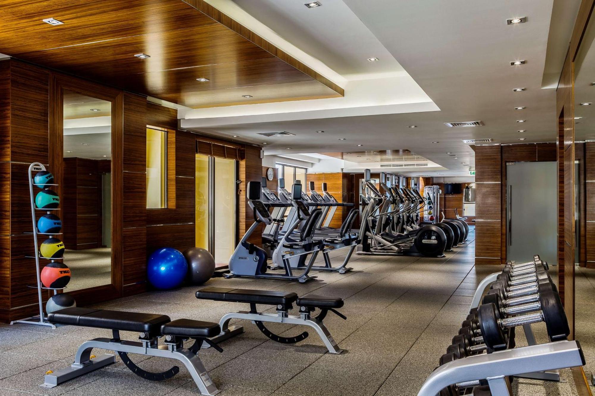 Hilton Dubai The Walk Hotel Екстериор снимка