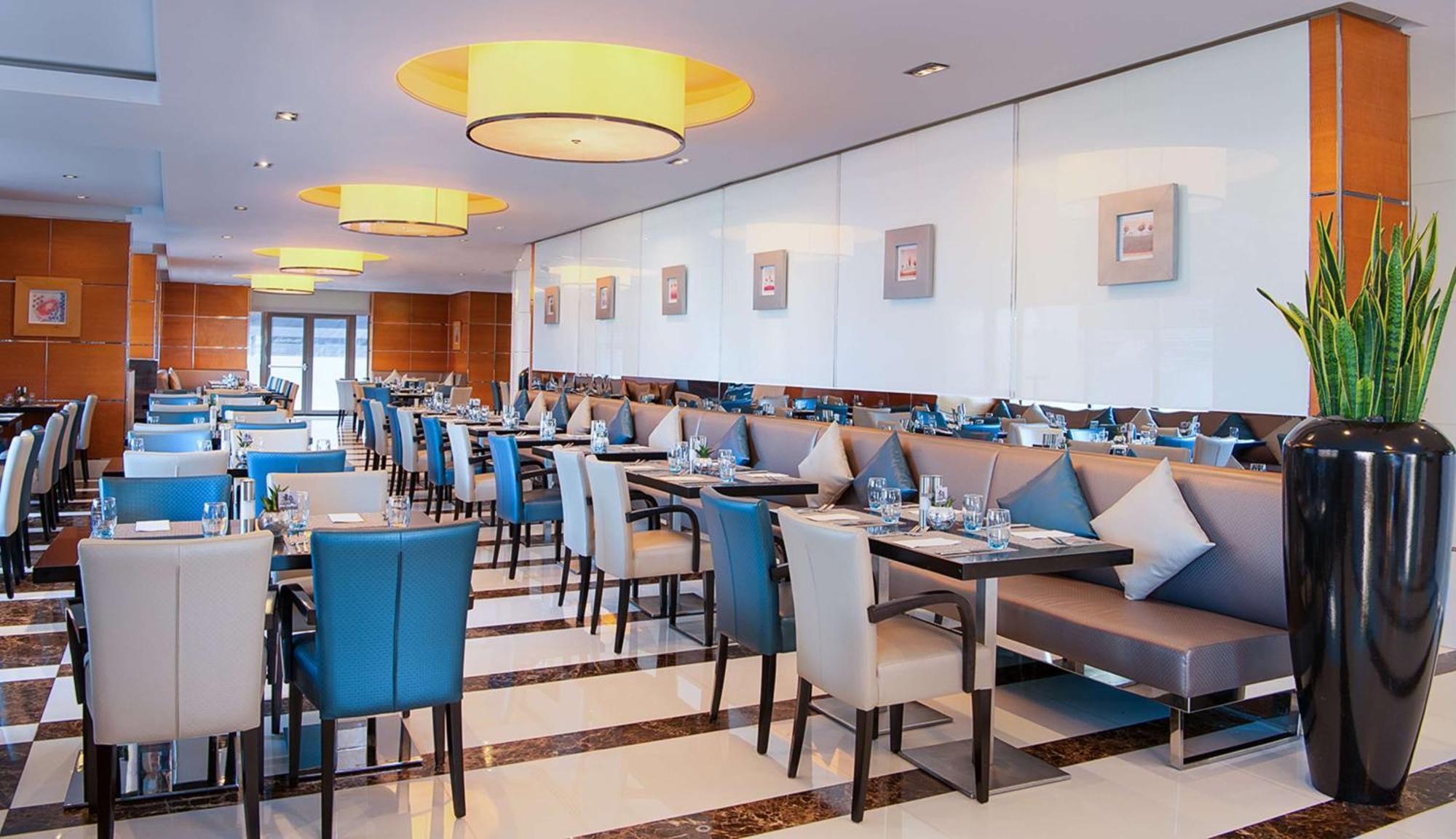 Hilton Dubai The Walk Hotel Екстериор снимка