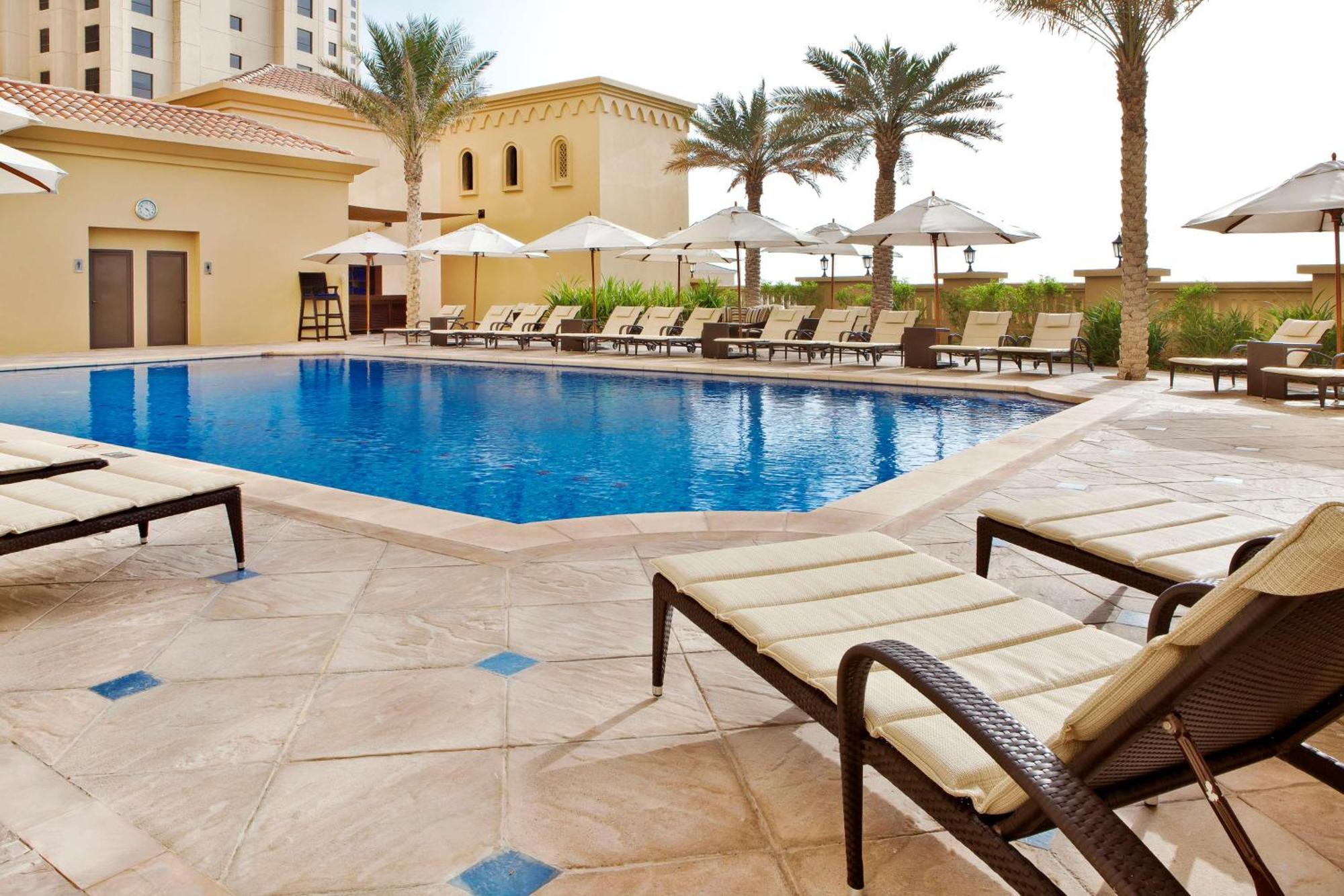 Hilton Dubai The Walk Hotel Екстериор снимка