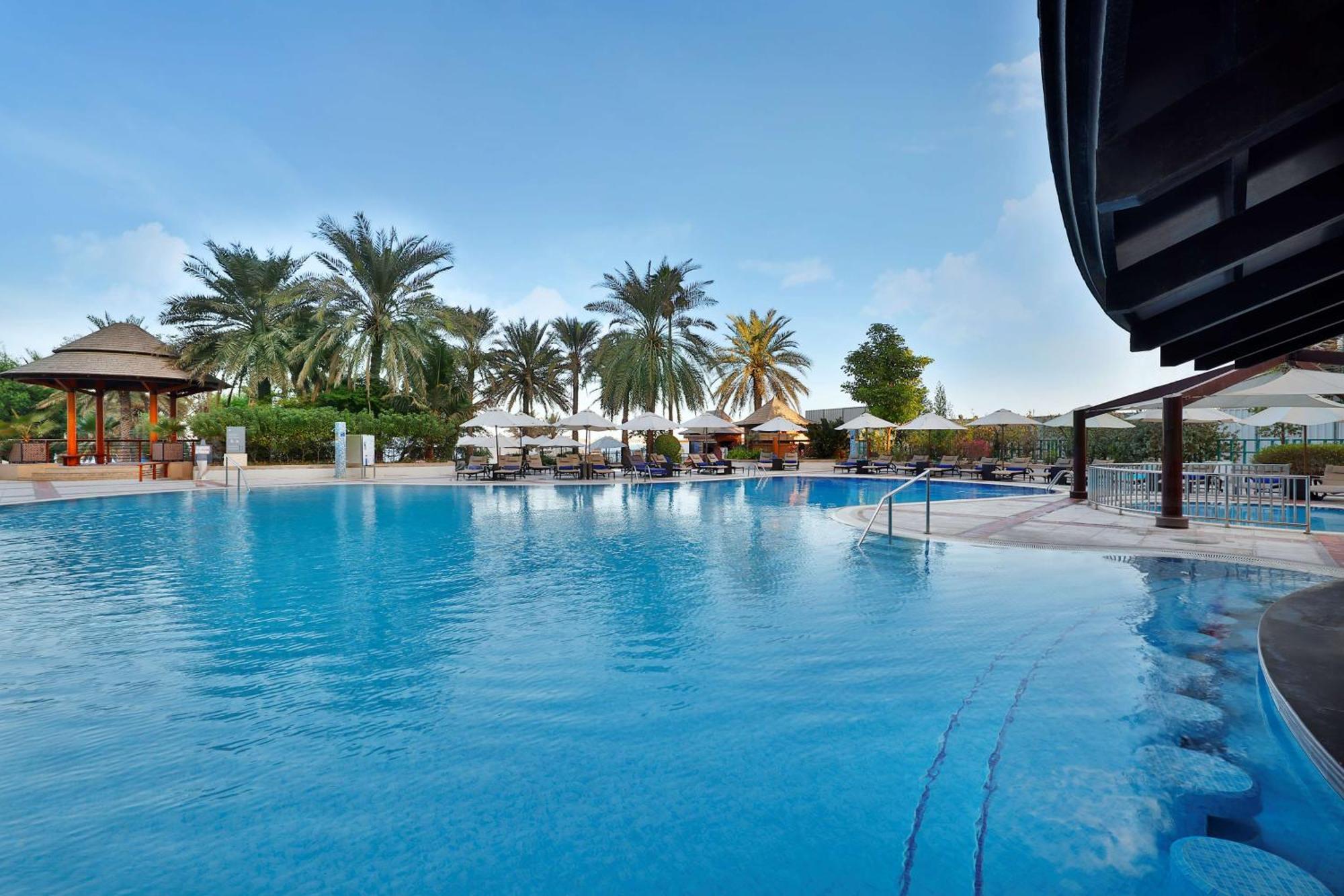 Hilton Dubai The Walk Hotel Екстериор снимка